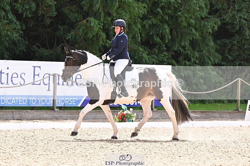 240809-114938-00595 - 228-Lauren.Picknett-Bonnie.V