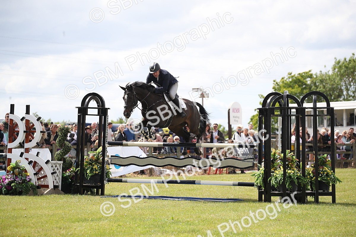 SBM_17505 - Class 208 - Senior Foxhunter 1.20m Open
