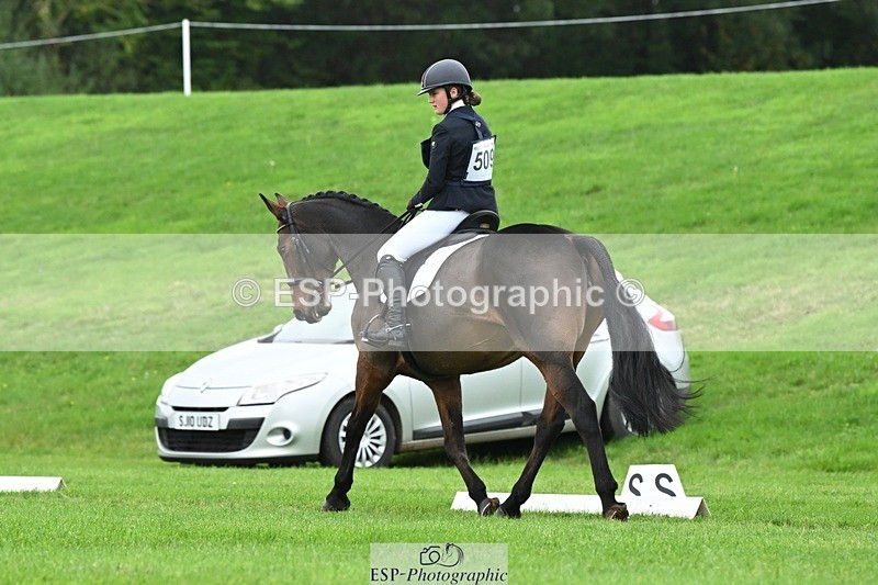 241024-114309-03292 - 509-Tichy.Sanders-SPARHANGER.VELVET