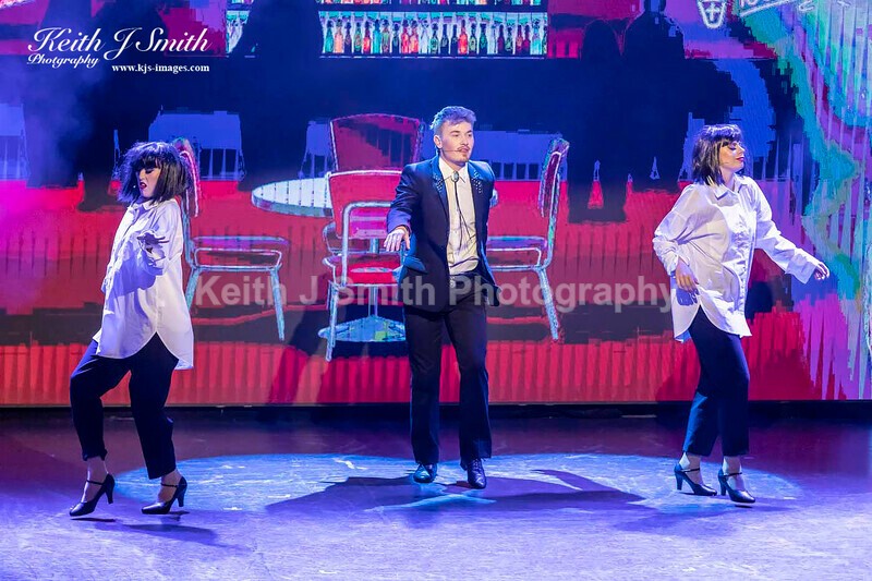 7KJS0252 - Ambition show team