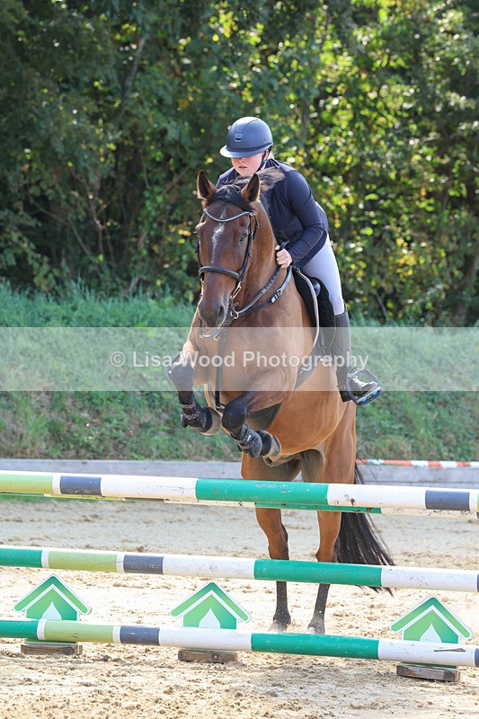 3E7A1007 - Class 4: Senior British Novice/90cm open