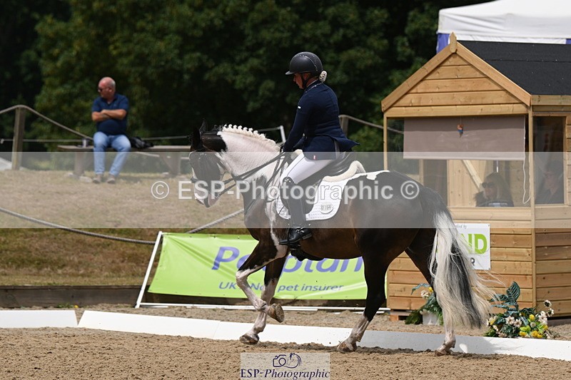 250720A-124034-10433 - 164-Dominique.Kinnaird-Perry-Pallas.Vanquish