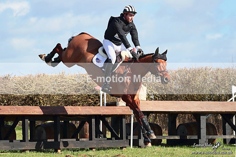 BE 110326 632a - Equestrian