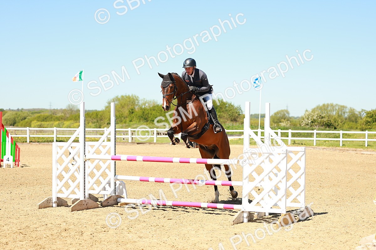 SBM_000832_Class 3 - Senior Discovery - 100m - Customer Cart - Anthony