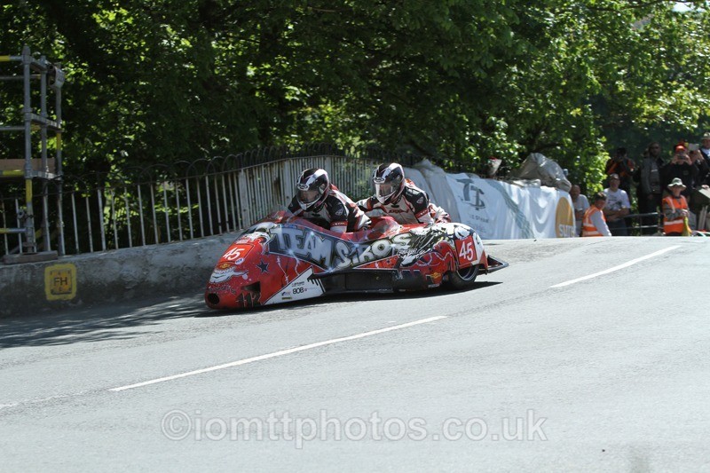 IMG_2687 - Sidecar Race 2 - TT 2013