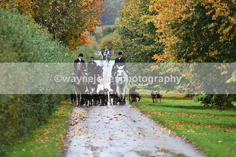 WJ5_6045 - B&B walk back for Hunt Tea !