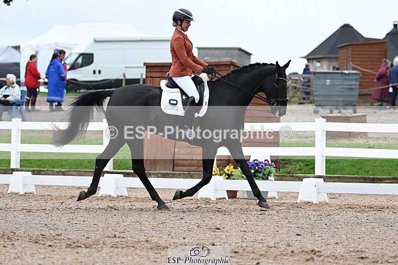 250907-122407-08339 - 004-Charlotte.DickerDevaldi's.Kiss