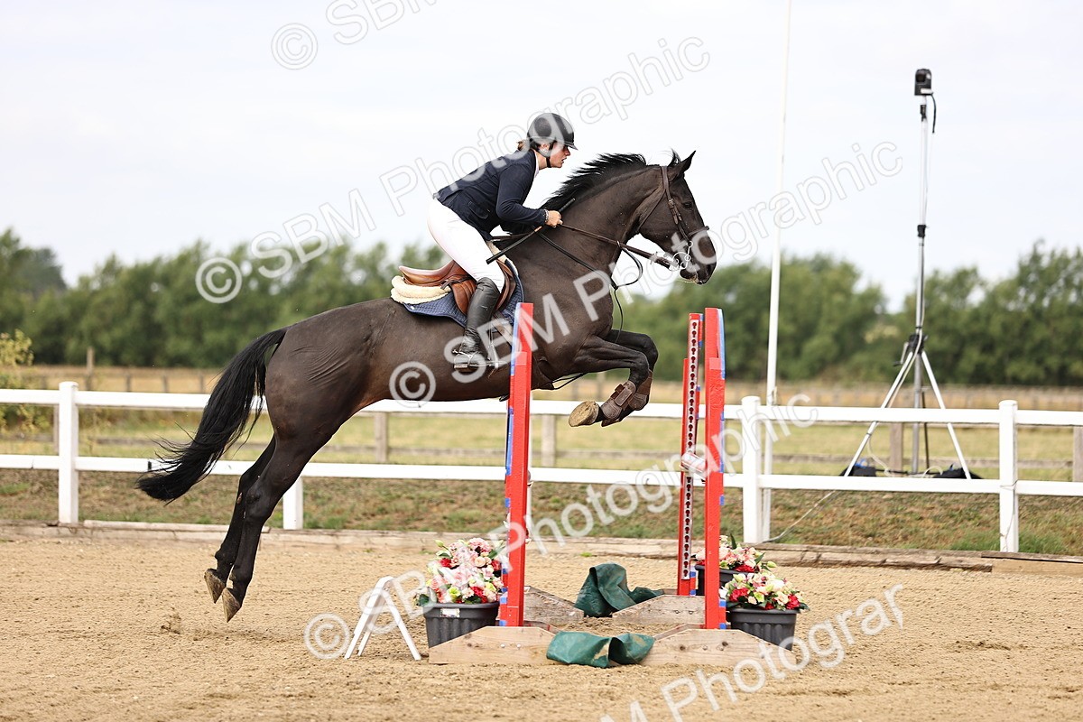 SBM_009567 - Class 8 - Senior Newcomers - 1.10  Open