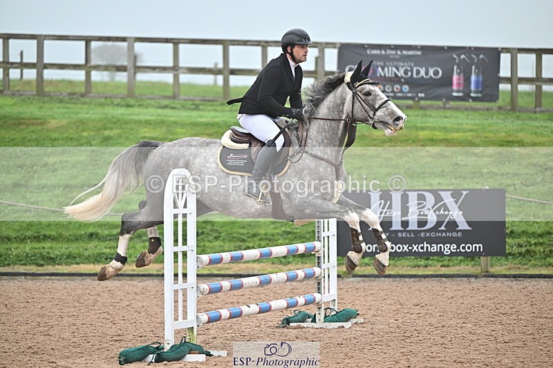 241103A-101418-06594 - SUN Cls 18 British Novice and 90cm Open