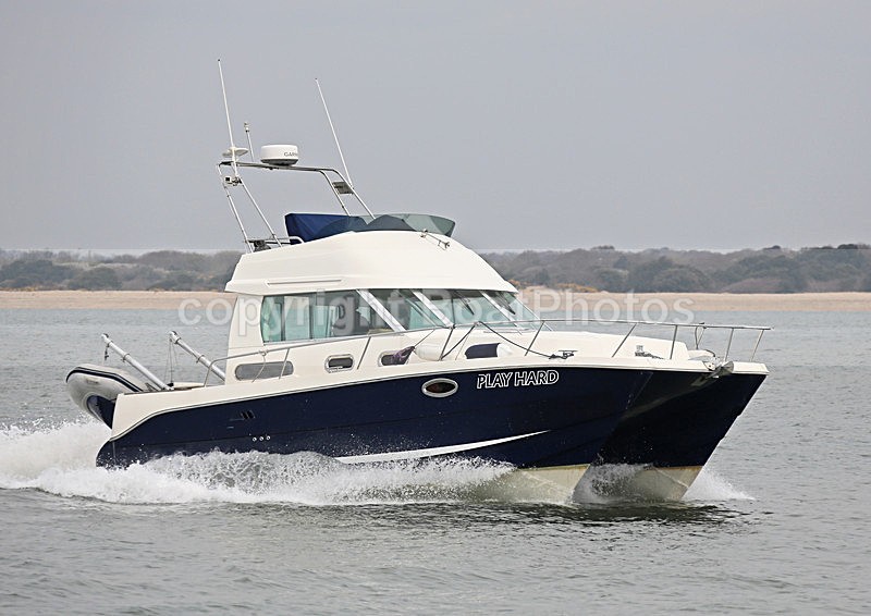 130428 PLAY HARD WT7A7146 - Flybridge Cruisers