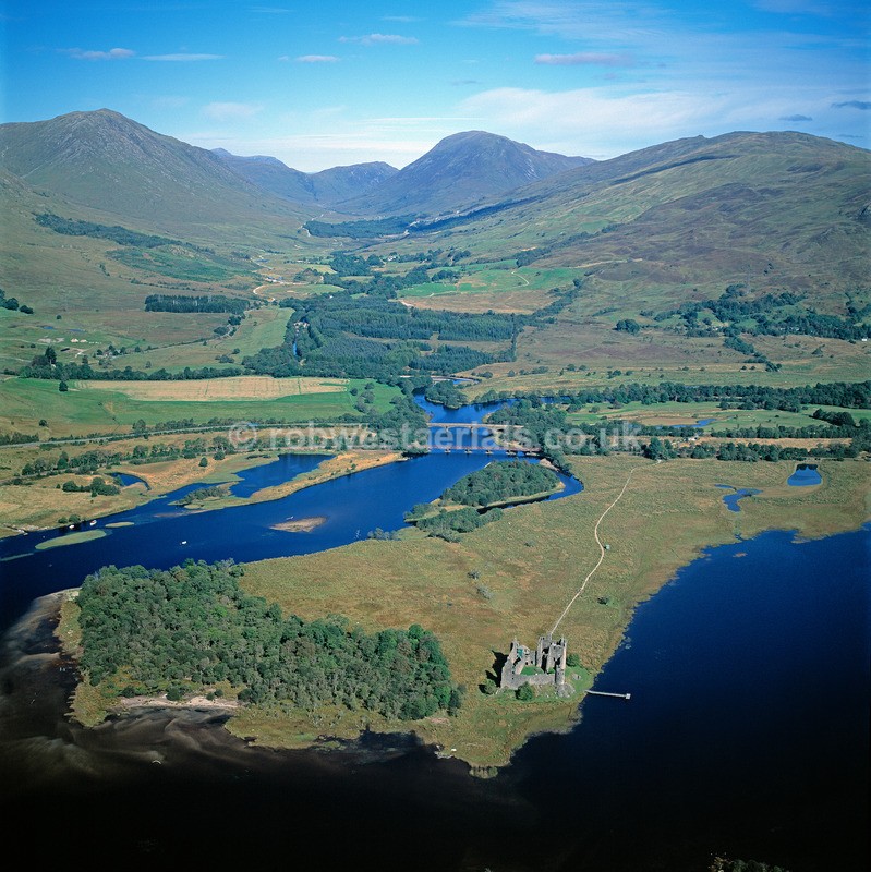 A00384B Kilchurn Castle to Glen Strae from Above Loch Awe in 2002 - Lochs, glens and rivers