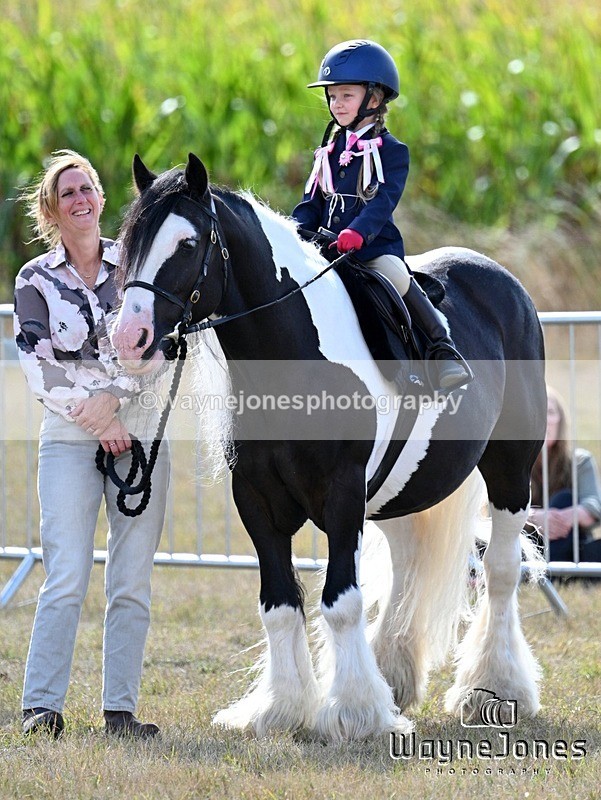 WJ7_9885 - Kellie and Nancy at Swallowfield 31-08-26