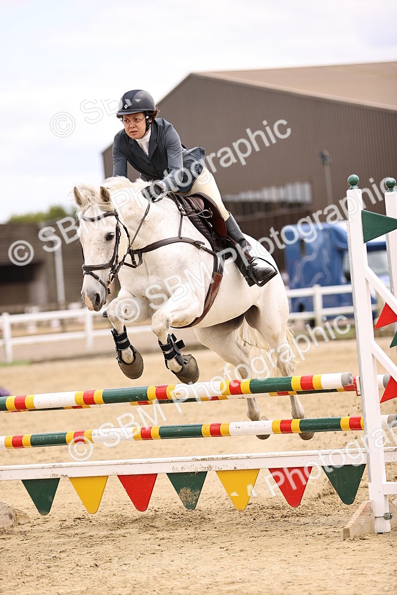 SBM_000381 - Class 4 - 1m showjumping