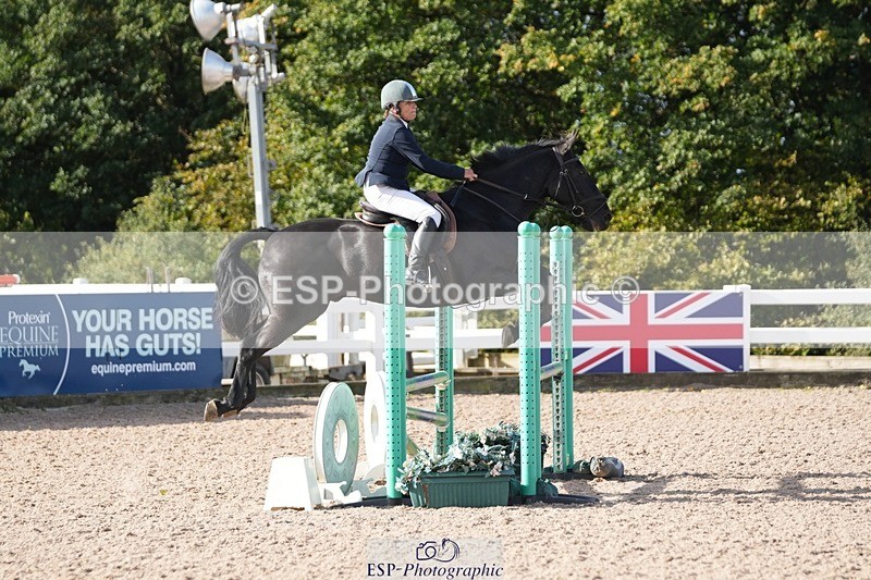 251005-103526-02583 - Cls 22 British Novice and 90cm