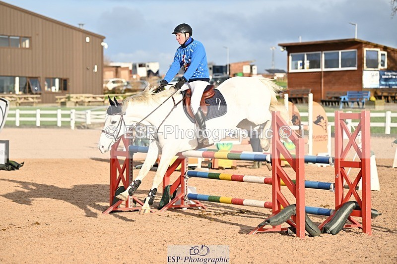 241208-133739-01818 - Cls 21 Newcomers and 1.10m Open