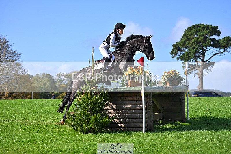 241025-114548-06763 - 052-Lydia.Heywood-JUST.THE.BISCUIT