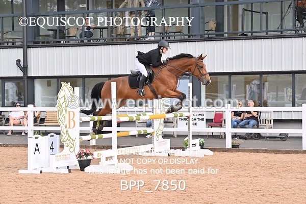 BPP_7850 - CLASS 16 FRI GFS Saddles Senior Newcomers/1.10m Open