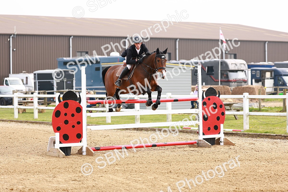  - Class 19 - Senior Foxhunter - 1.20m
