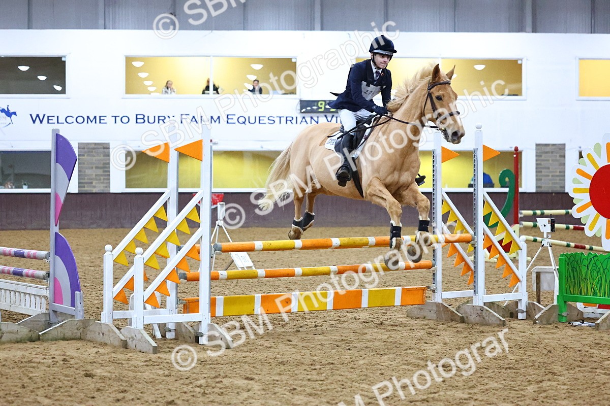 SBM_002562 - Class 6 - Holly & Ivy Stakes - 90cm