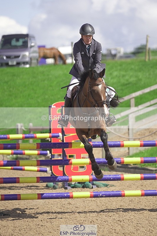 230806A-110824-01521 - Cls 13 Snr Newcomers & 1.10m Open