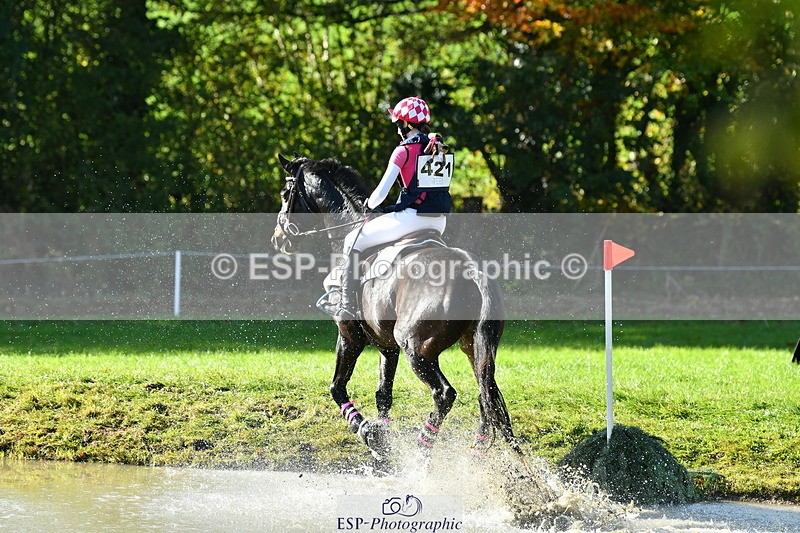 251025A-122912-19670 - F-421-Isabella.Hooton