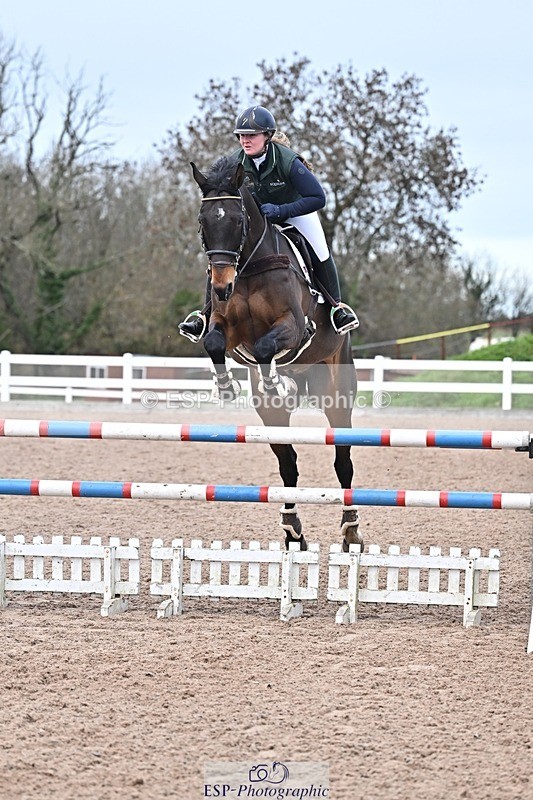 251126-140418-00670 - Cls 5 Foxhunter and 1.20m