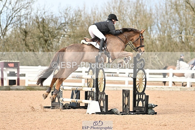 241208-132018-01746 - Cls 21 Newcomers and 1.10m Open