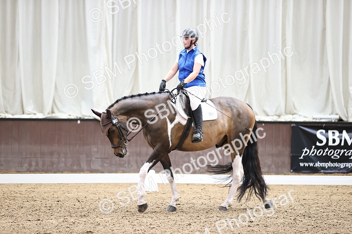 SBM_001811 - Novice 4 - 11.15-13.22