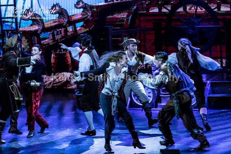 7KJS0958 - Ambition show team