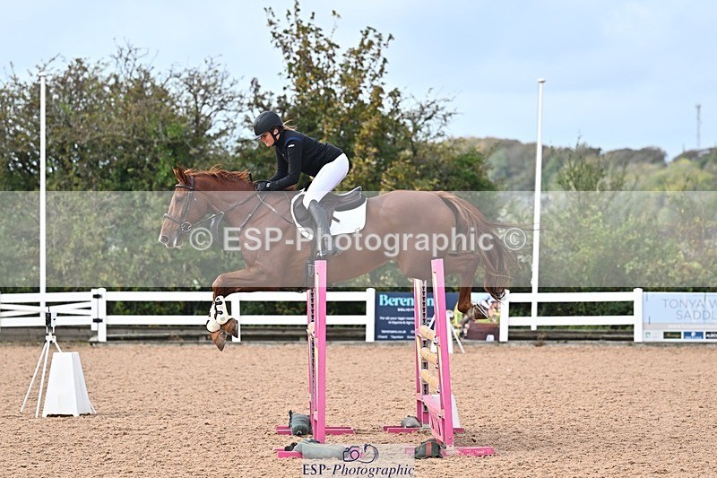 261014-125330-00506 - Cls  05 Snr Newcomers & 1.10m Open