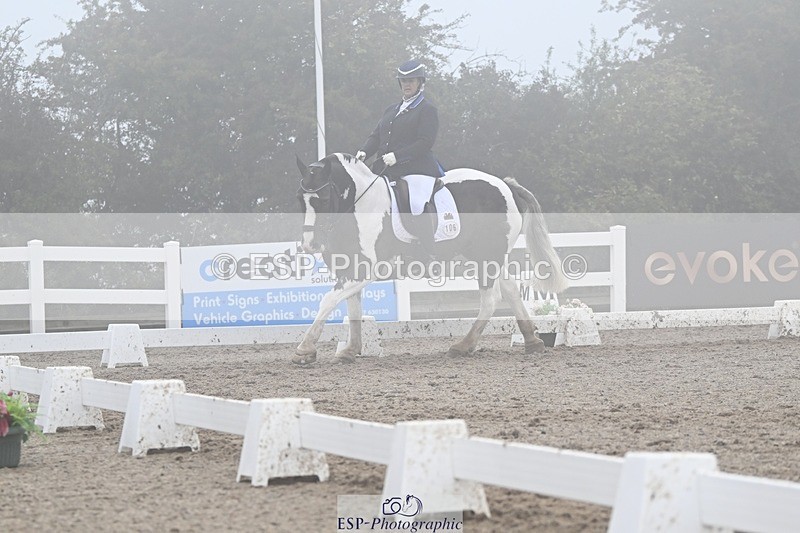 250907-150020-09004 - 106-Lucy.HamblettGalliano.Gold.Dust