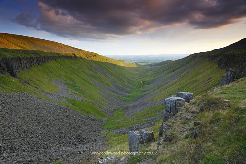 High Cup Nick   ref 3907 - The Pennines and Cumbria