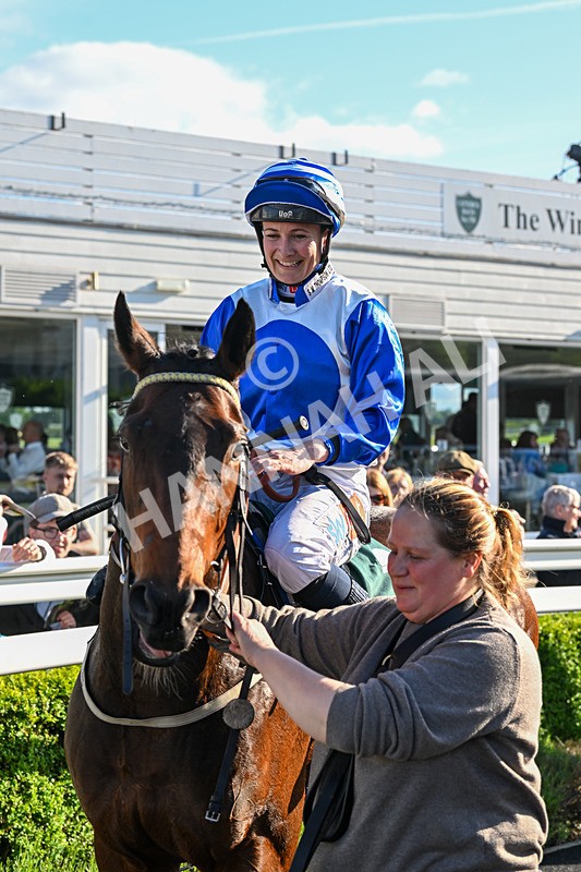 300525-Race 2-Cheerleader-7142 - Race 2