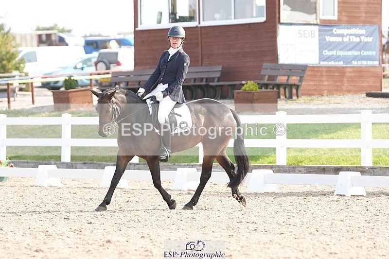 250817-094545-07235 - 090-Sarah.GoddardSaris.Fingers.Crossed