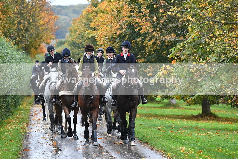 WJ5_6220 - B&B walk back for Hunt Tea !