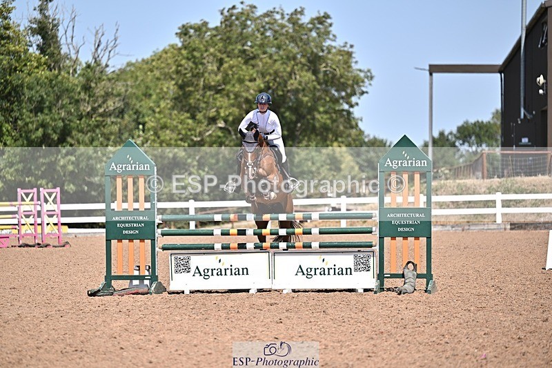 260812-125422-00527 - Cls 6 Foxhunter and 1.20m