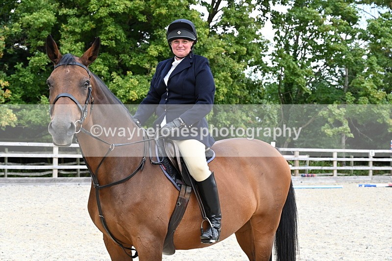 WJ6_3078 - Berks & Bucks - The Old farmhouse - Hound Exercise 20-08-25