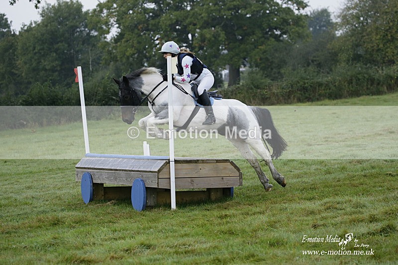 WWHT 171021 0109 - Novice Restricted (0.80m)  17/10/21