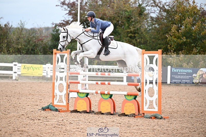 251022-143535-00685 - Cls 6 Snr Foxhunter 1.20m