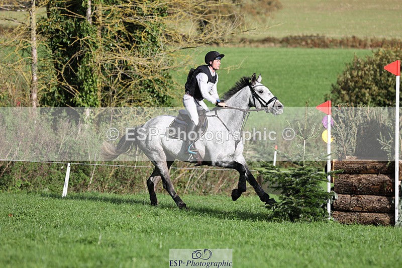 241025-103113-06314 - 001-Cameron.Beer-NEWPORTS.DEFINITELY.UNTOUCHABLE