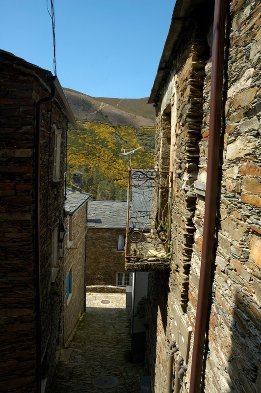 Passage mountain view - Piódão