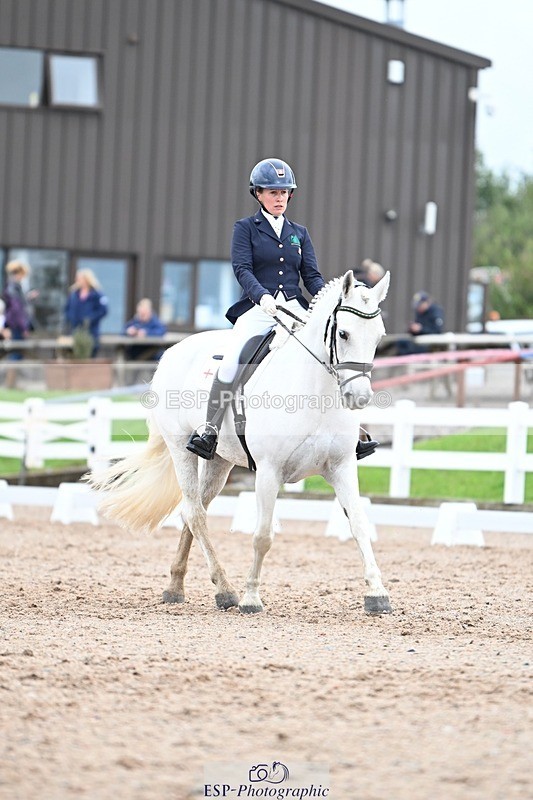 250907-124010-08389 - 067-Laura.PercyConobola.Cascade