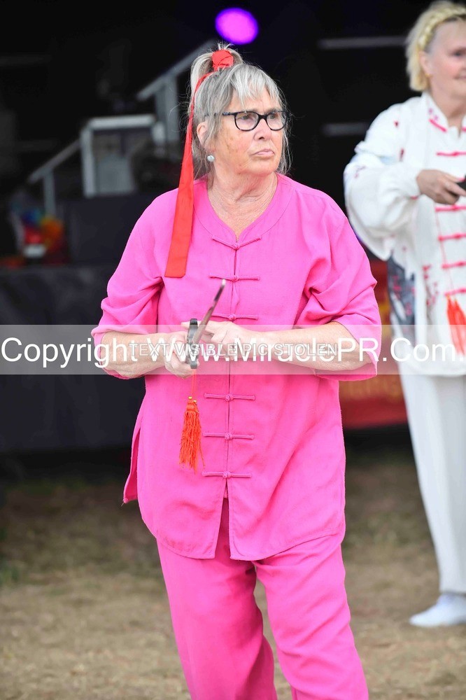 SH4_1517 - Tai Chi with Lisa Kay.