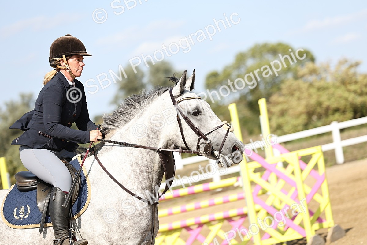 SBM_005293 - Class 6 = Senior Newcomers - 1.10m Open