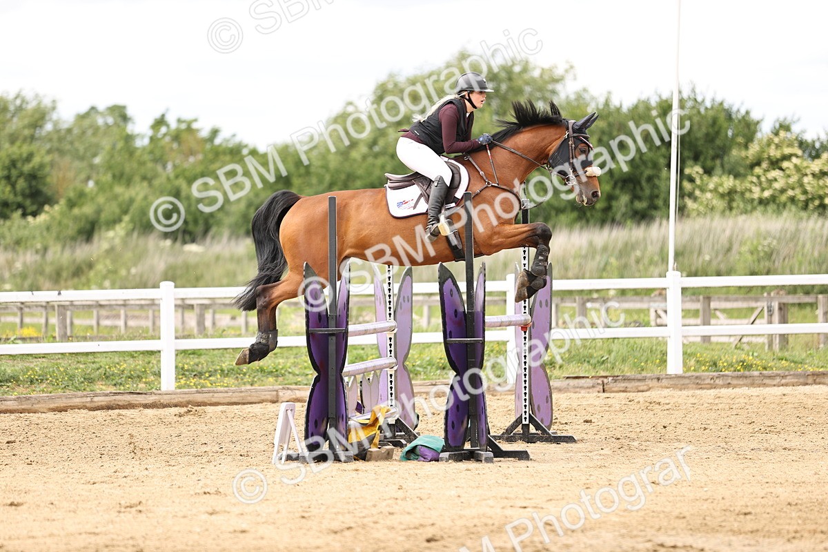 SBM_003295 - Class 11 - Senior Newcomers - 1.10m