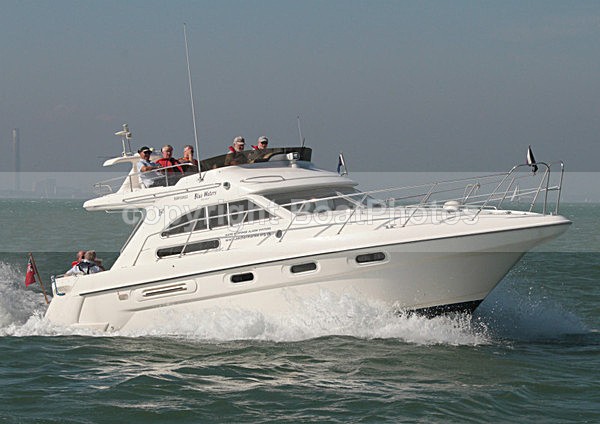 110902 BLUE WATERS IMG_6144 - Flybridge Cruisers
