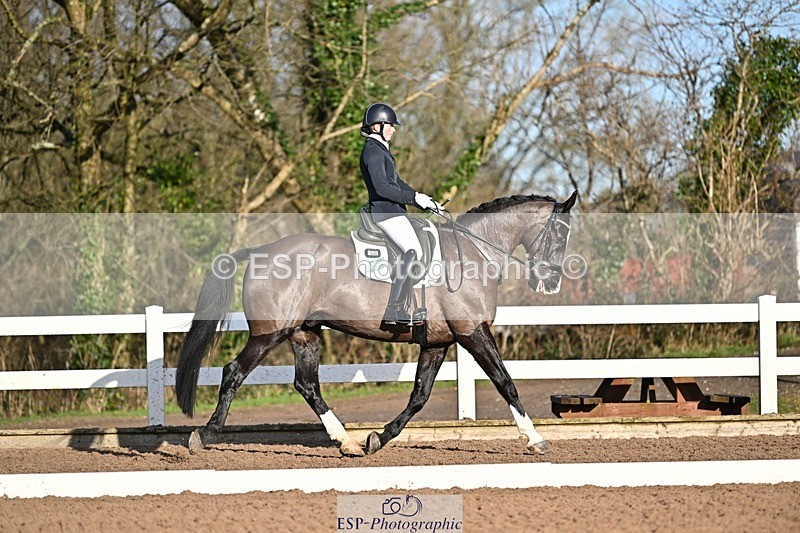 241214-110759-01306 - 144-Natasha.Rumble-Week.Orchard.Leo