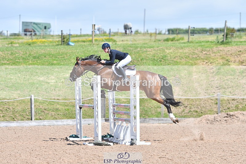 240609A-125114-05388 - Cls 18 Snr Newcomers and 1.10m Open