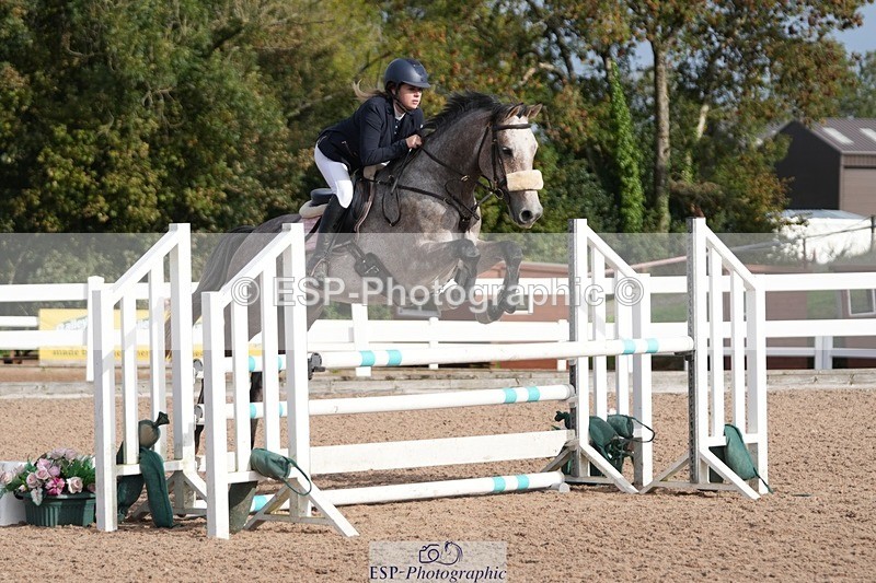 251005-101915-02511 - Cls 22 British Novice and 90cm