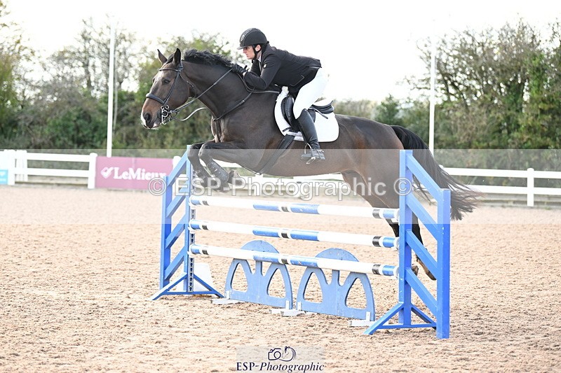 241023A-143707-01083 - Cls 4 Newcomers and 1.10m Open